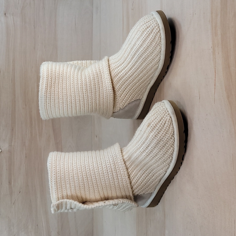 Ugg Classic Cardy Tall Women's Badge Boots - Picture 4 of 11